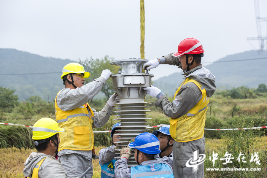 IM体育官网登录入口APP下载：邦网安徽省电力有限公司拉拢清华大学、中邦电力科学考虑院、邦网科学考虑院配合研发的寰宇首台±1100千伏线途避雷器